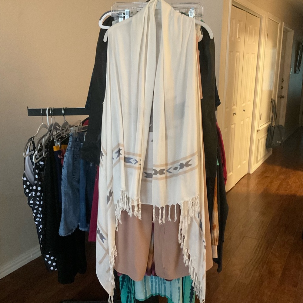 Cream sleeveless fringe wrap OS